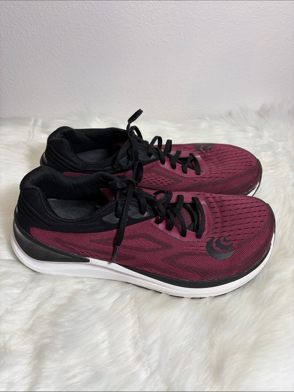 Topo Athletic Ultrafly 3 Running Burgandy Black Shoes